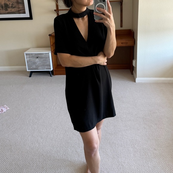 ZARA WOMAN Cut-Out V-Neck Shift Mini Dress - Picture 3 of 10